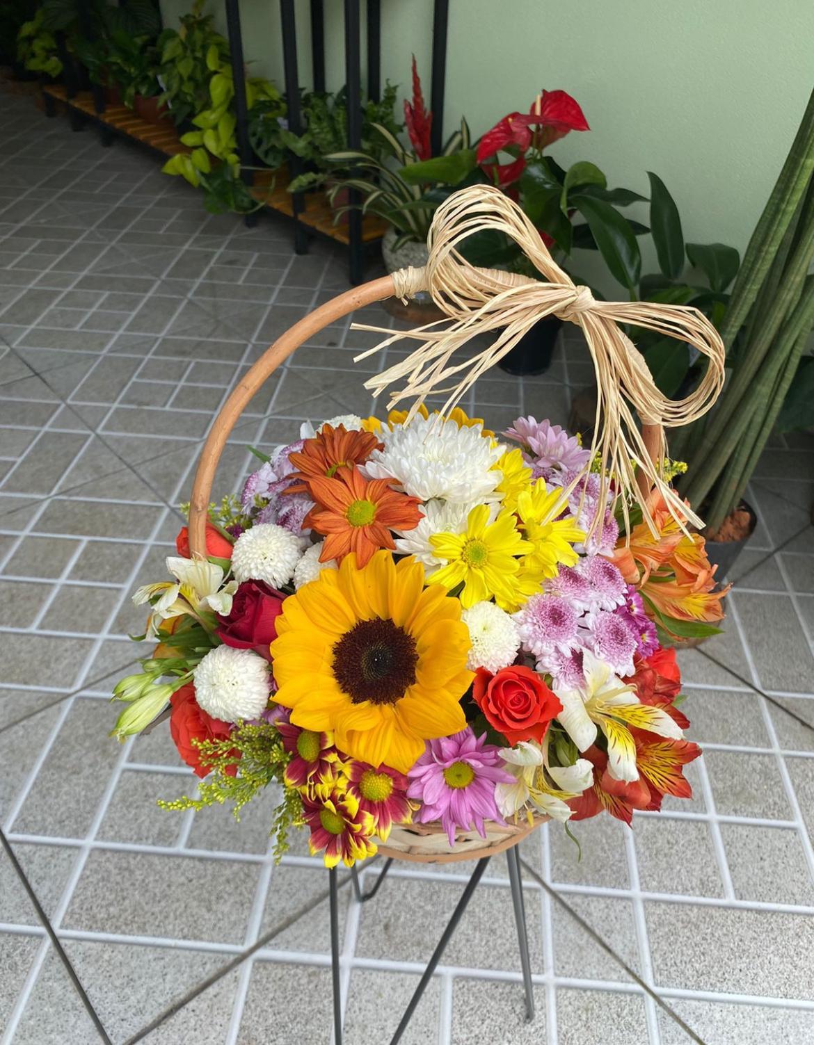 Cesta de flores do campo
