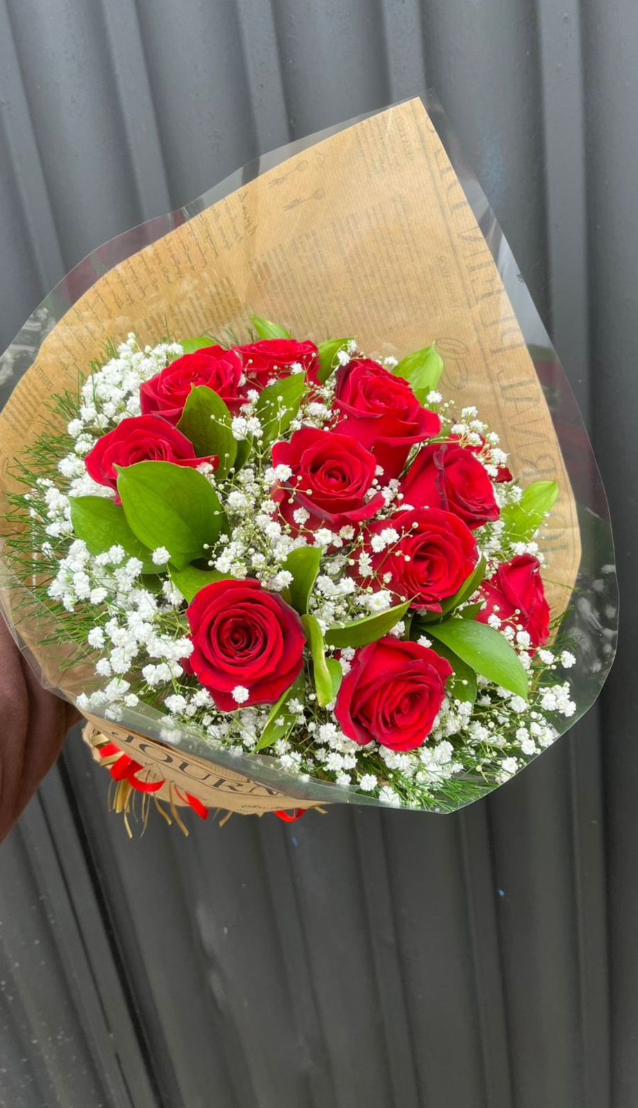 Buquê 12 rosas e mosquitinho