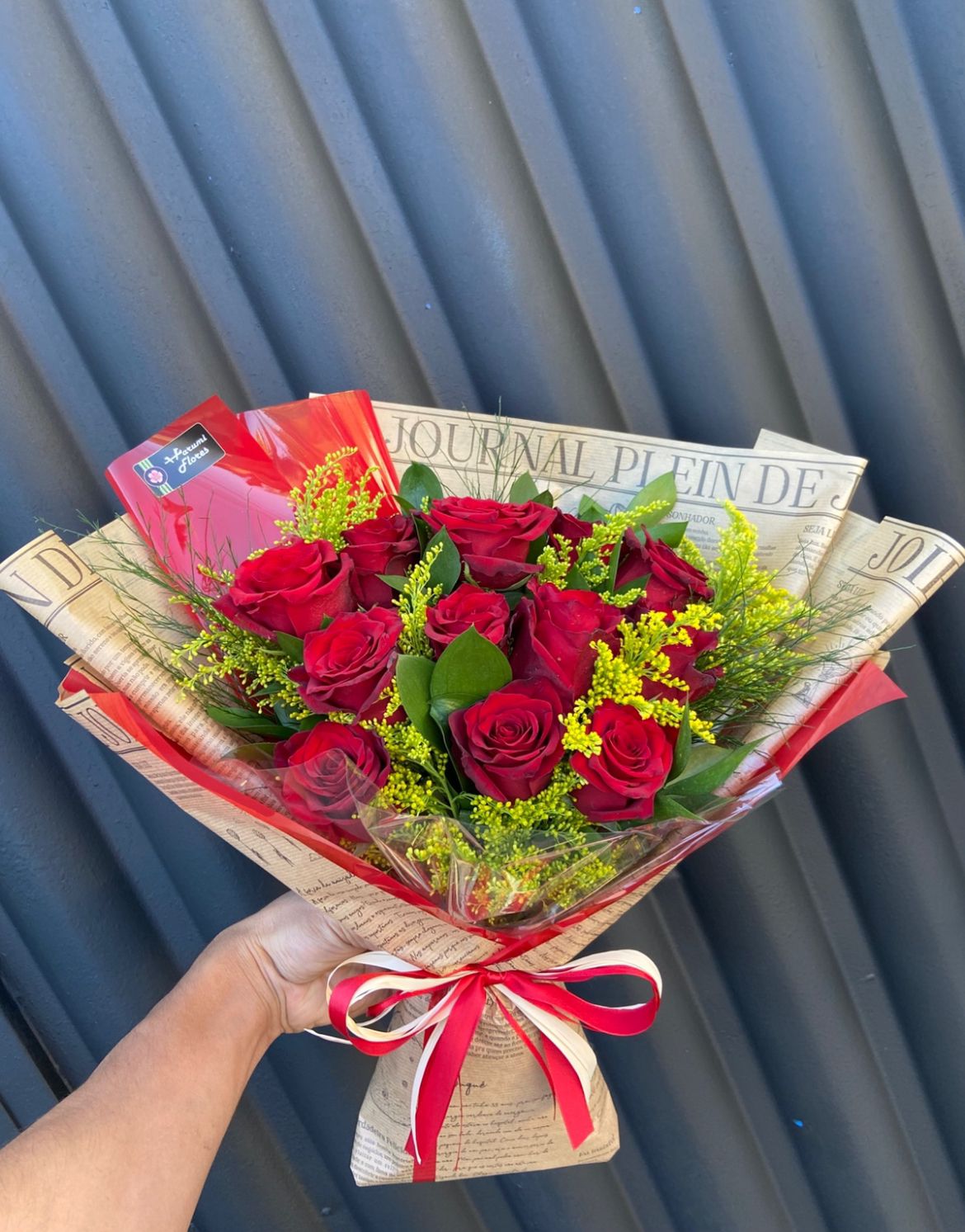 Buquê com 12 rosas